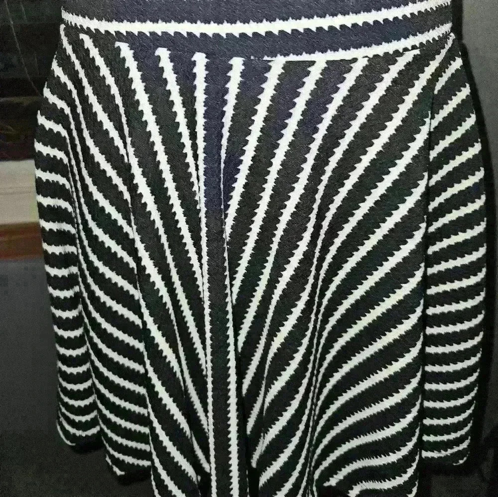 Kathy Womans Skater Skirt Size S - Picture 4 of 9